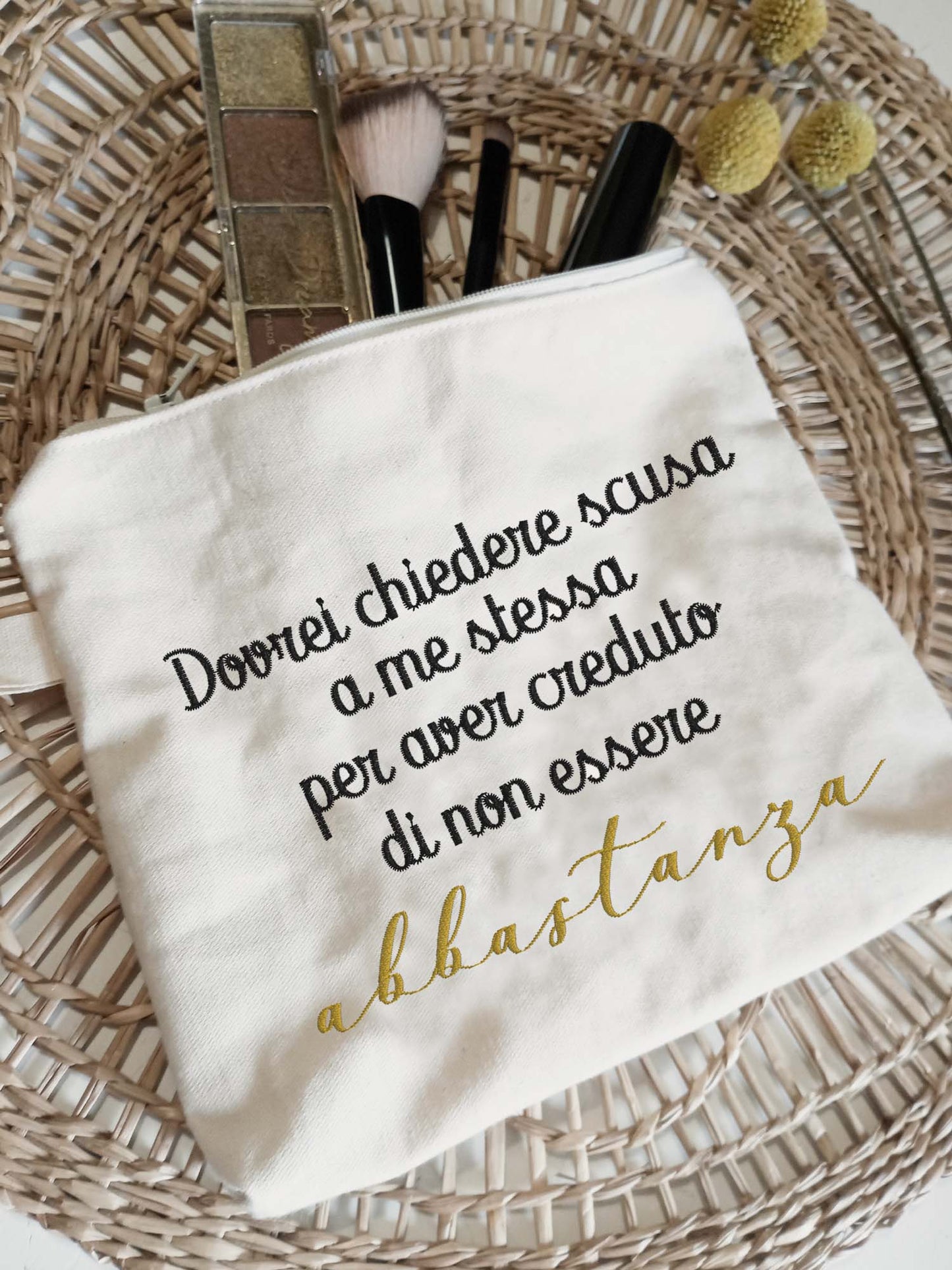 Beauty case, pochette con ricamo di frasi motivazionali