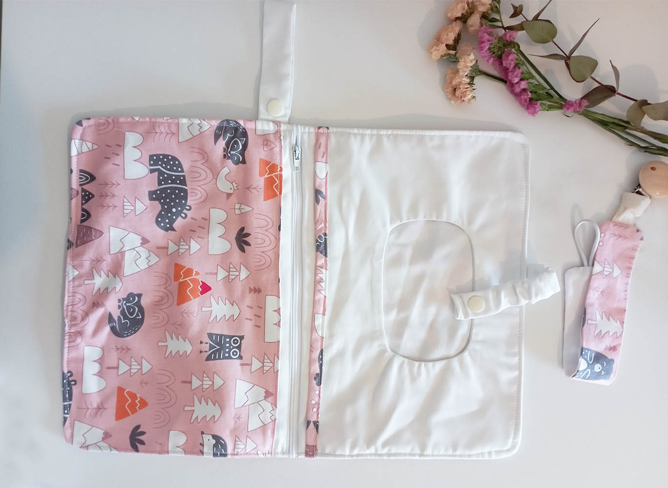 Set portasalviette e portapannolini con porta ciuccio abbinati personalizzabili con nome ricamato