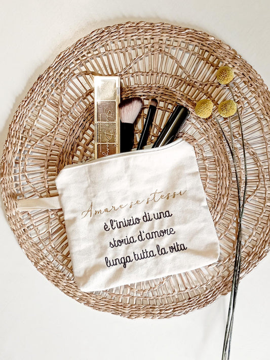 Beauty case, pochette con ricamo di frasi motivazionali